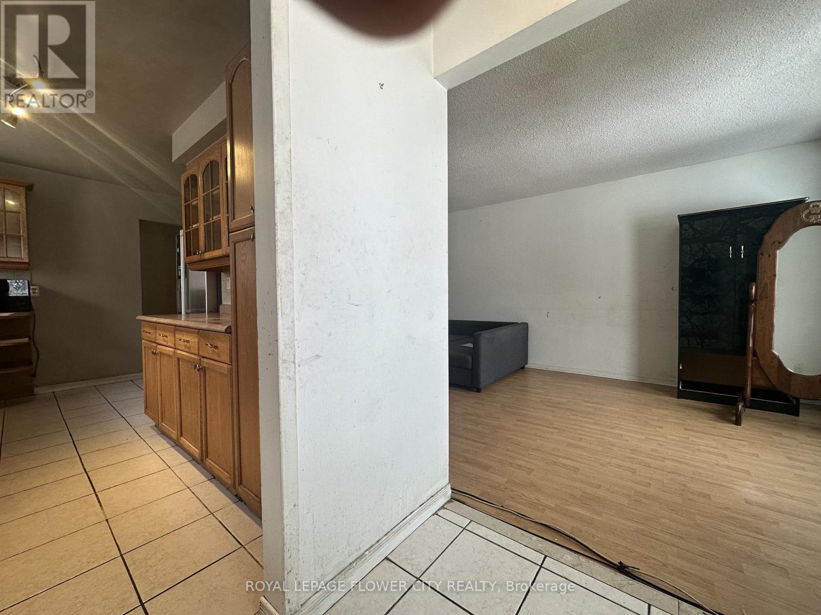 42 Montjoy Crescent, Brampton, Ontario  L6S 3E7 - Photo 2 - W12763288