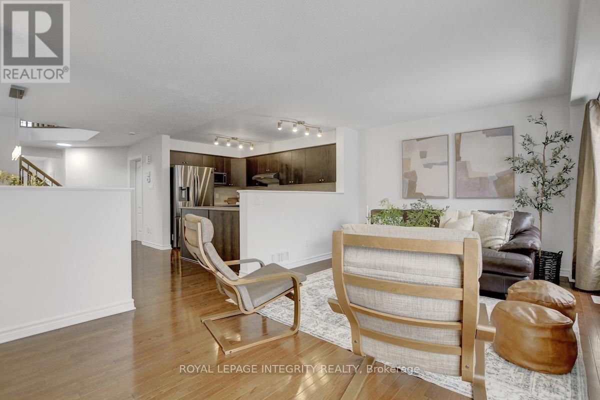 376 Horseshoe Crescent, Ottawa, Ontario  K2S 0B5 - Photo 10 - X12758610