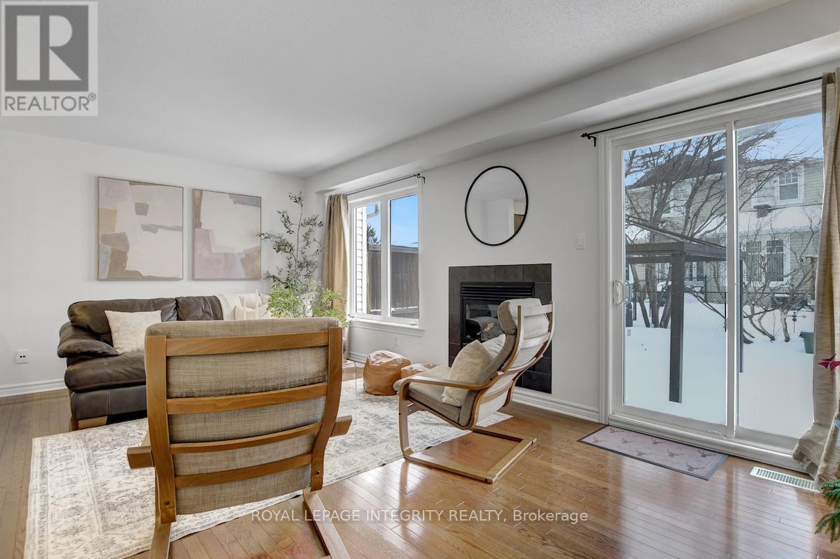 376 Horseshoe Crescent, Ottawa, Ontario  K2S 0B5 - Photo 9 - X12758610
