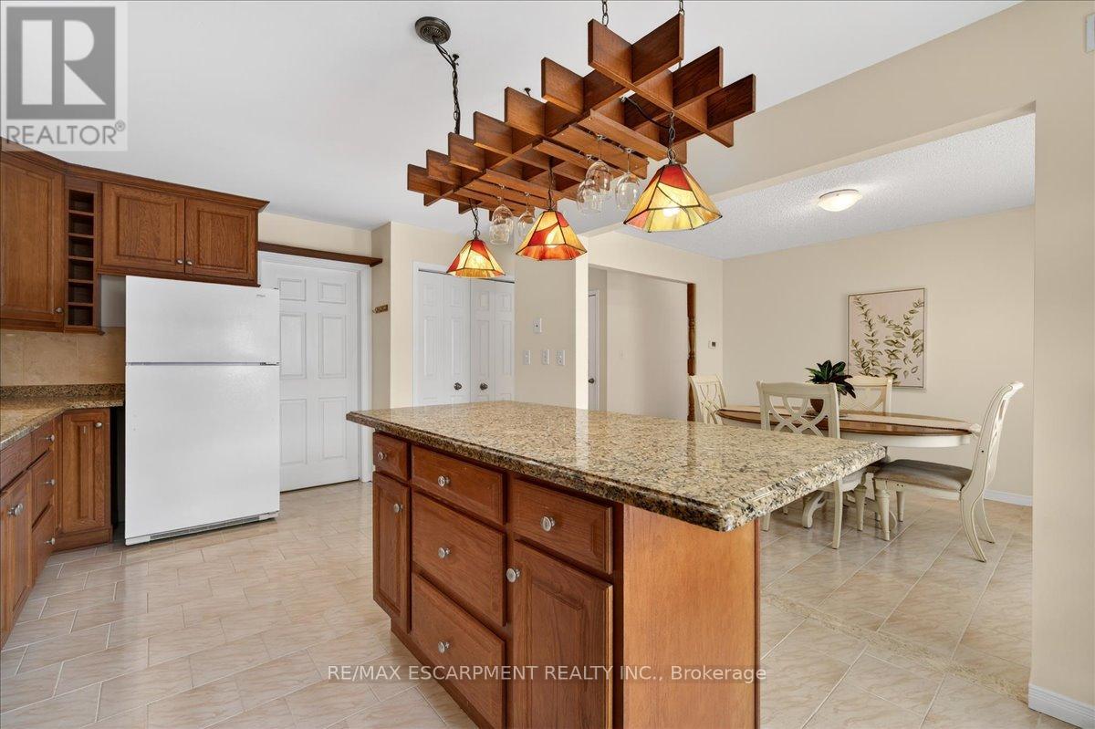 54 Goldcrest Drive, Hamilton, Ontario  L8G 4T6 - Photo 10 - X12763106