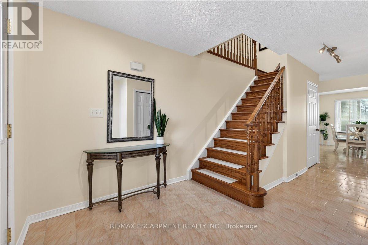 54 Goldcrest Drive, Hamilton, Ontario  L8G 4T6 - Photo 16 - X12763106