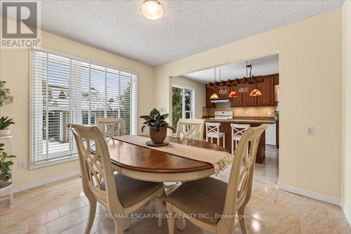 54 Goldcrest Drive, Hamilton, Ontario  L8G 4T6 - Photo 8 - X12763106