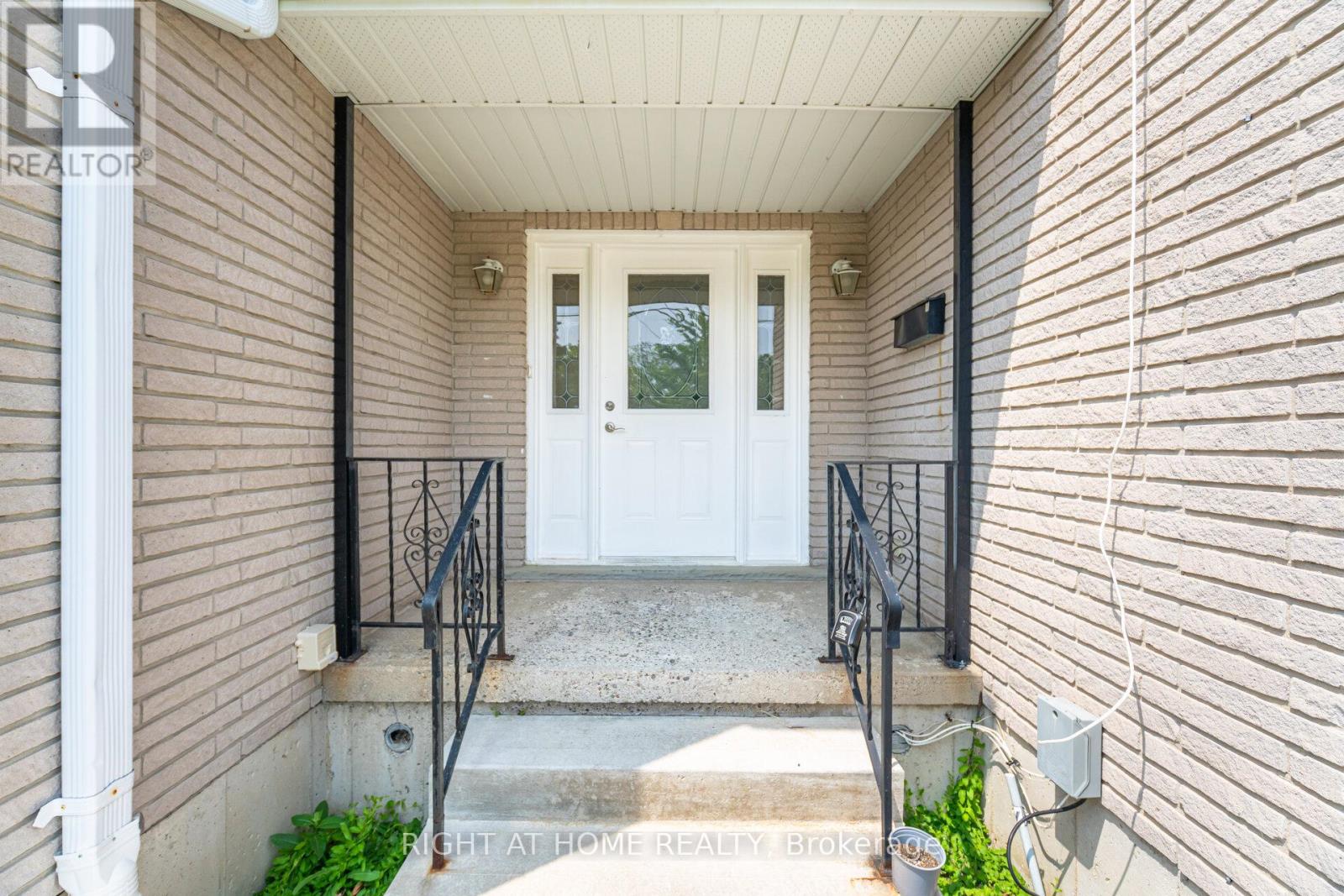 50 Albemarle Street, Brantford, Ontario  N3S 4N6 - Photo 3 - X12763236