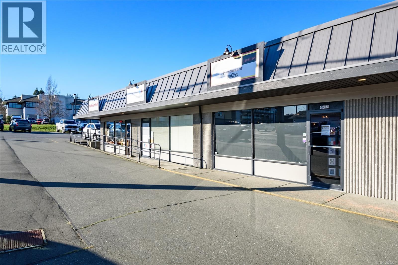 B 307 14th St, Courtenay, British Columbia