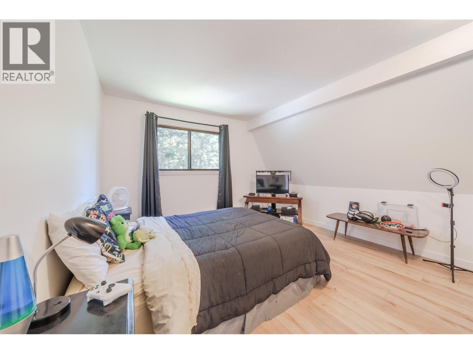 4927 Gloinnzun Crescent, 108 Mile Ranch, British Columbia  V0K 2Z0 - Photo 18 - R3087127