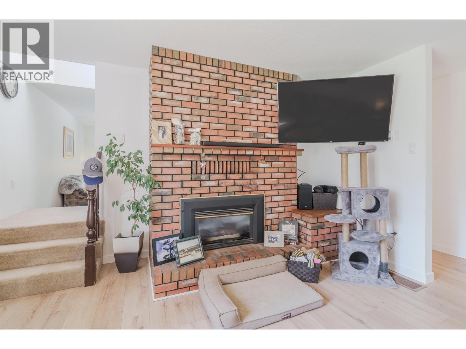 4927 Gloinnzun Crescent, 108 Mile Ranch, British Columbia  V0K 2Z0 - Photo 4 - R3087127