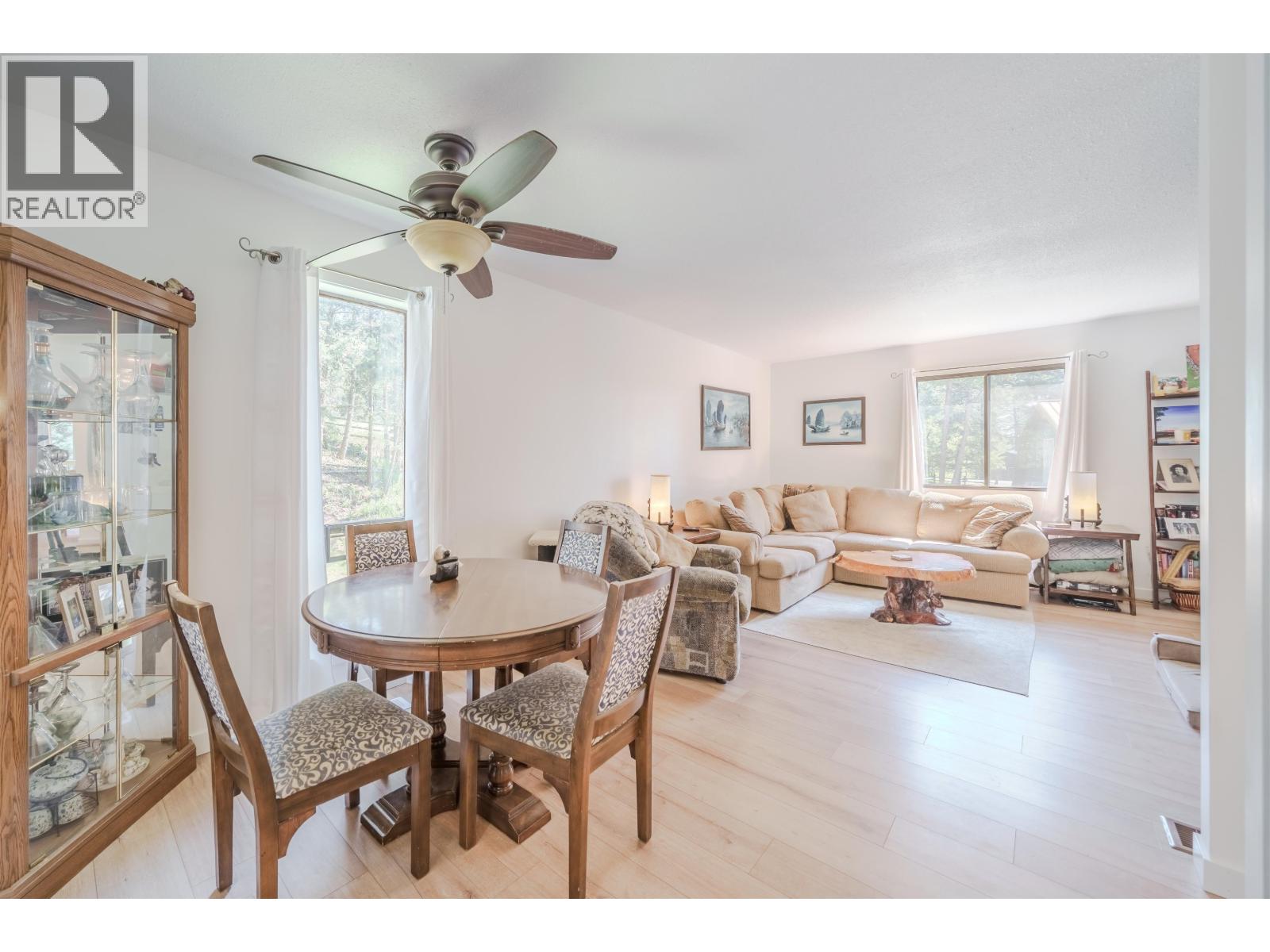 4927 Gloinnzun Crescent, 108 Mile Ranch, British Columbia  V0K 2Z0 - Photo 5 - R3087127