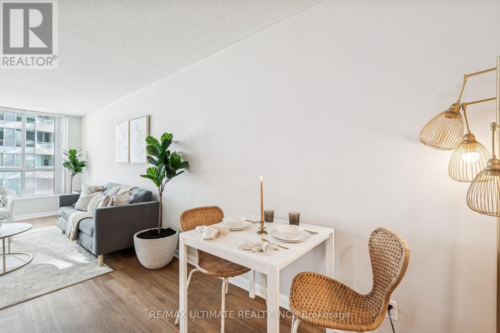 720 - 230 Queens Quay W, Toronto (Waterfront Communities), Ontario  M5J 2Y7 - Photo 8 - C12762024