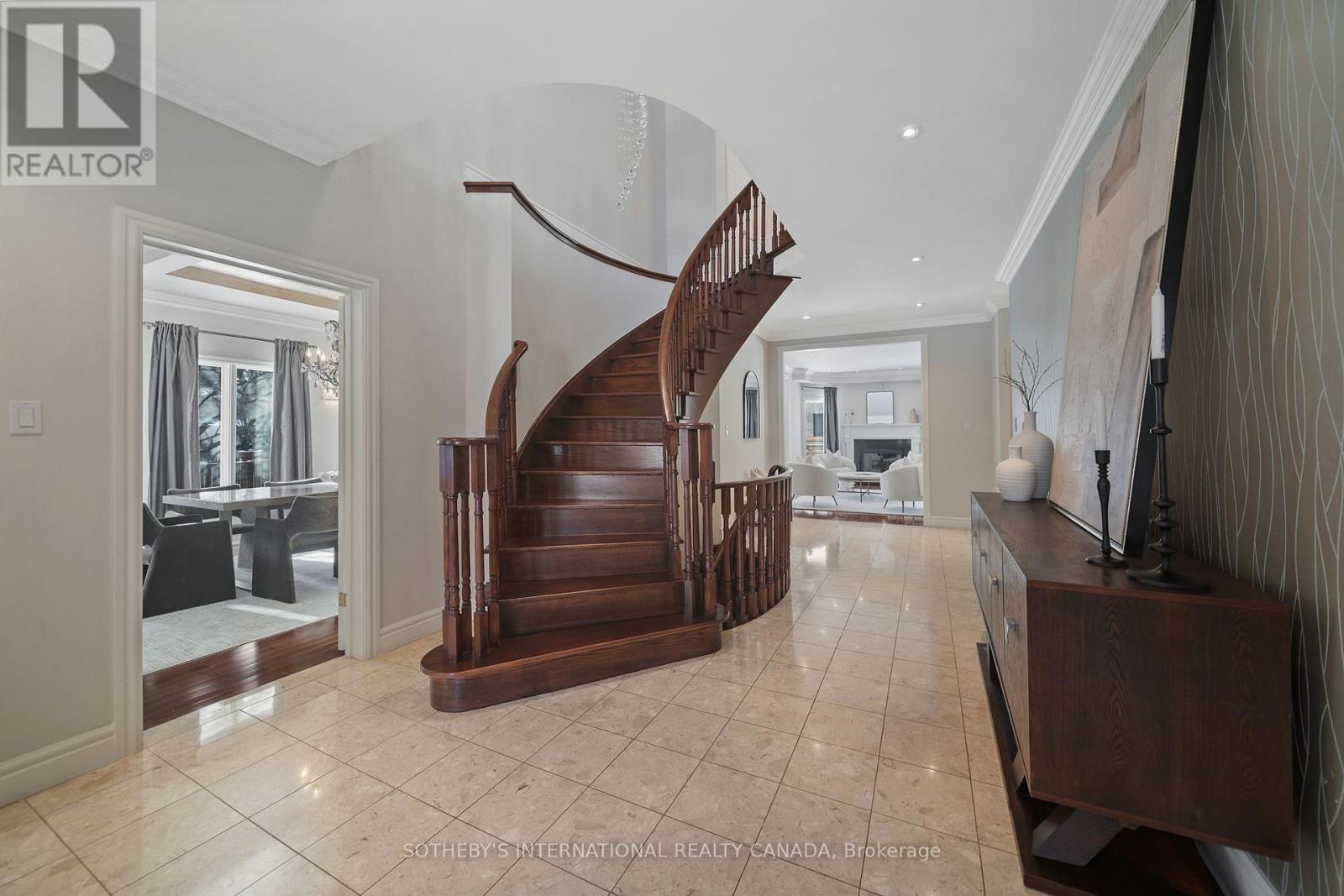 1939 Calgary Court, Mississauga, Ontario  L5H 4J1 - Photo 4 - W12731708