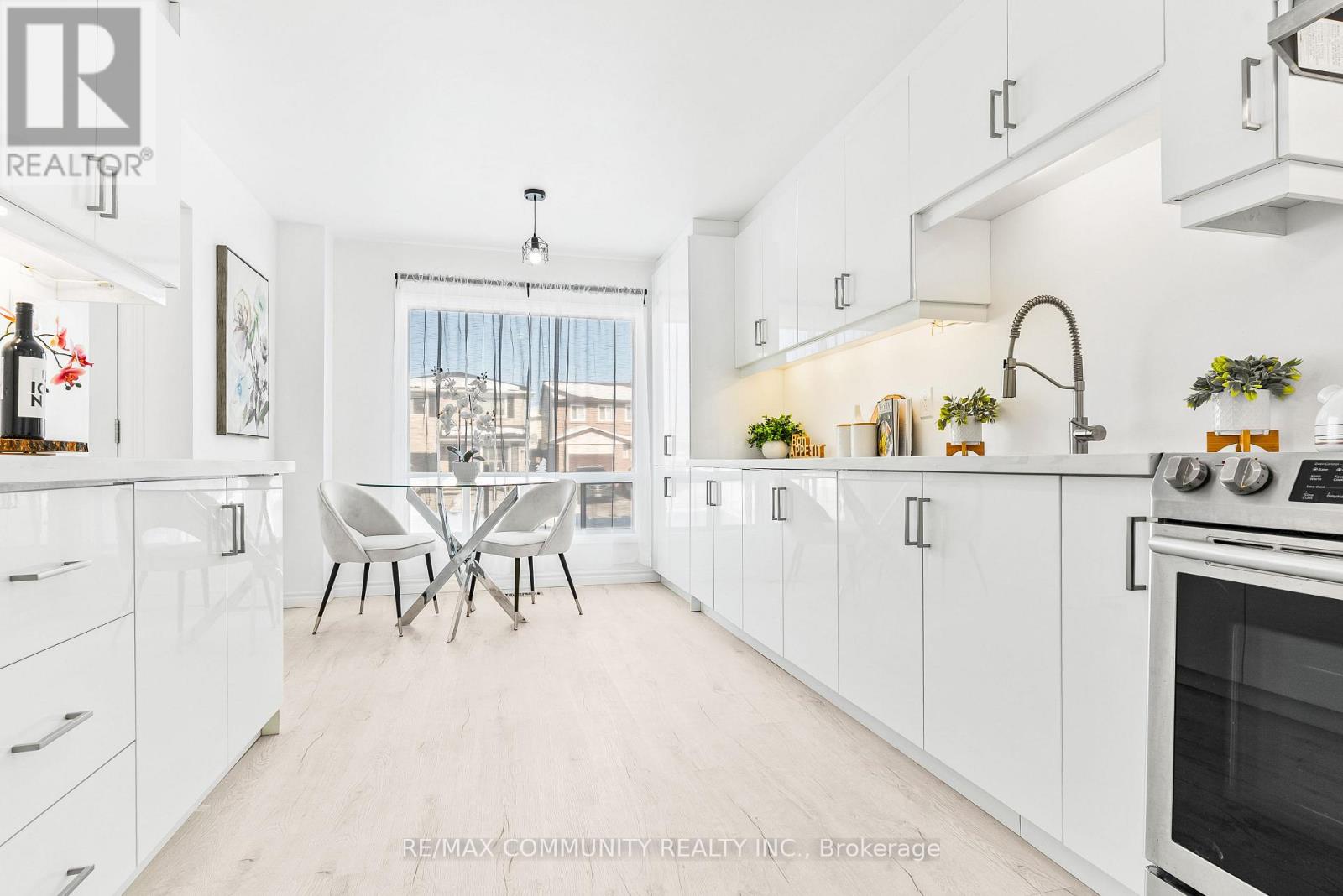 42 Kay Drive, Toronto, Ontario  M9V 4V6 - Photo 3 - W12763112