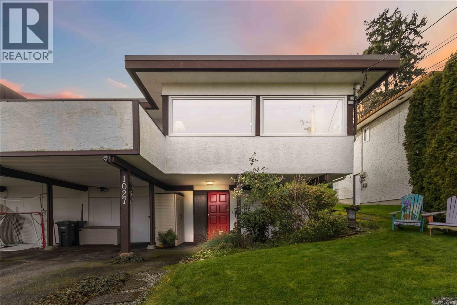 1027 Wurtele Pl, Esquimalt, British Columbia