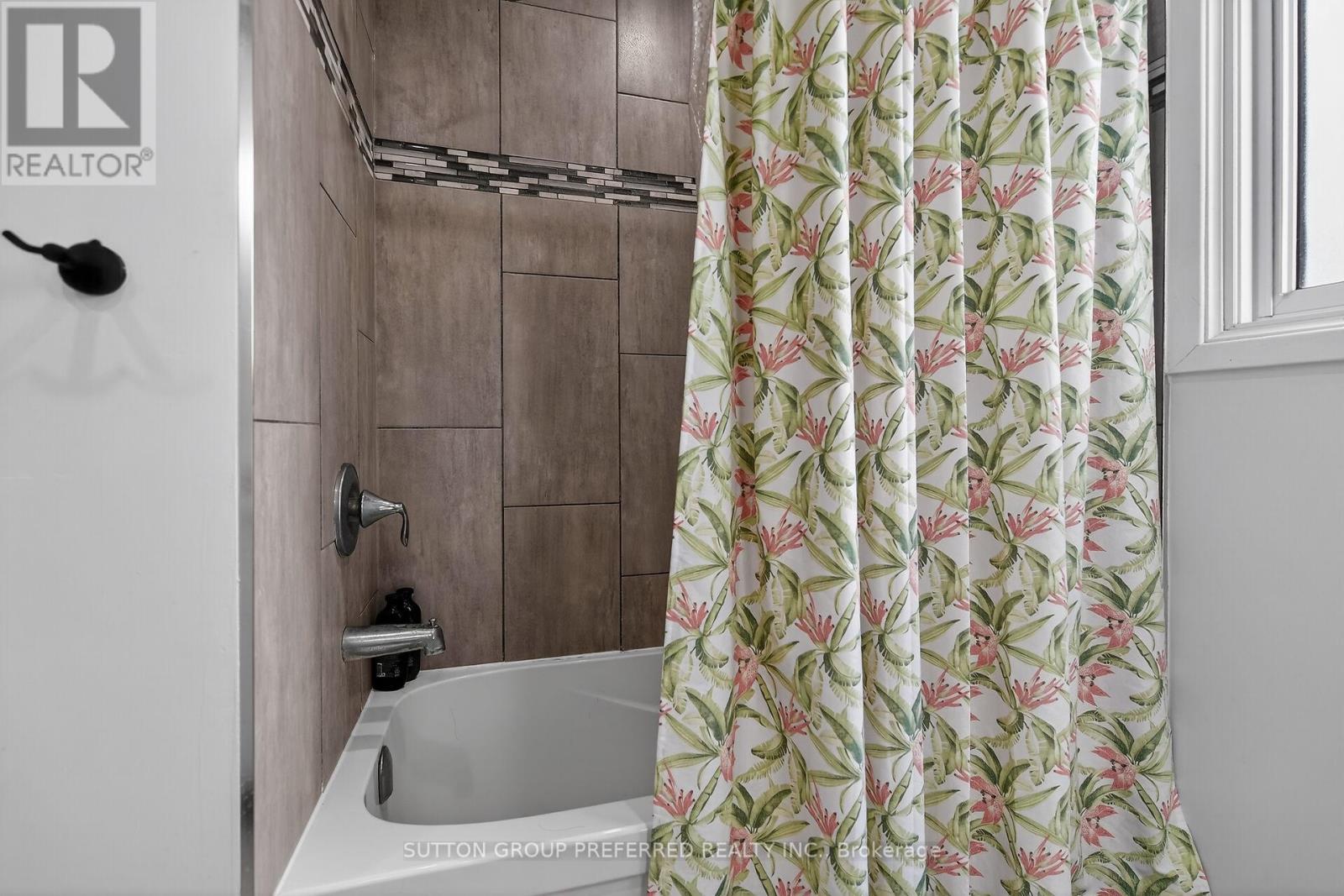 264 Chittick Crescent, Thames Centre, Ontario  N0L 1G3 - Photo 26 - X12763364