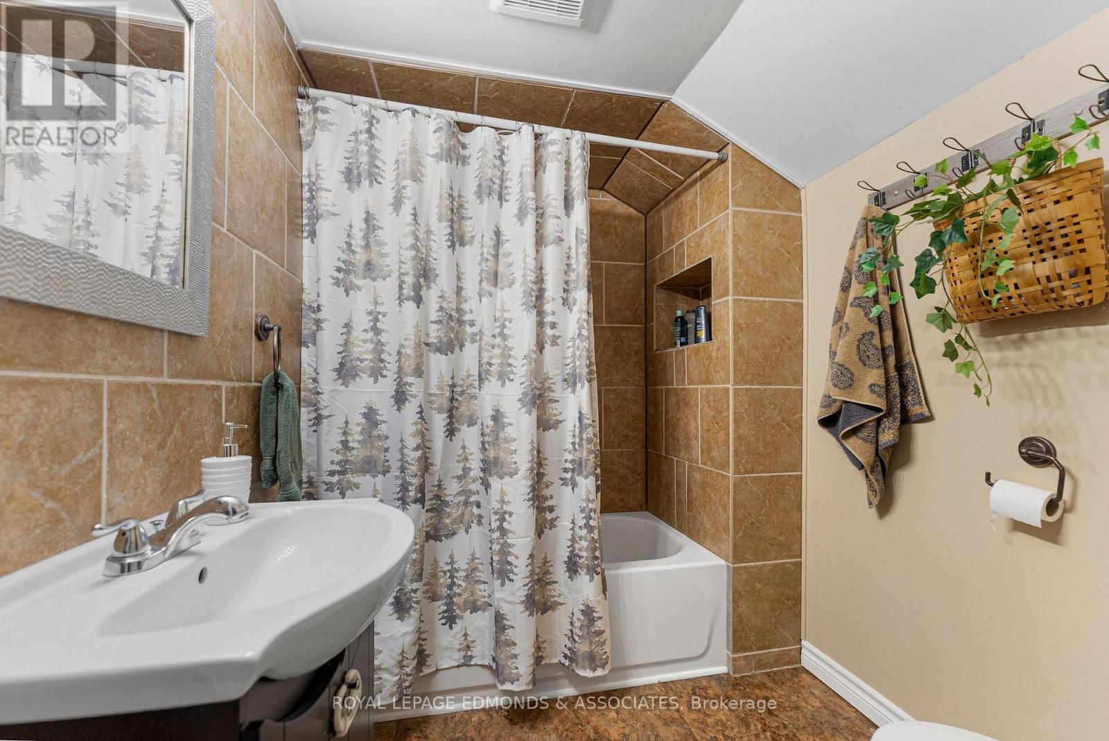 24 Ottawa Street, Laurentian Hills, Ontario  K0J 1J0 - Photo 22 - X12763304