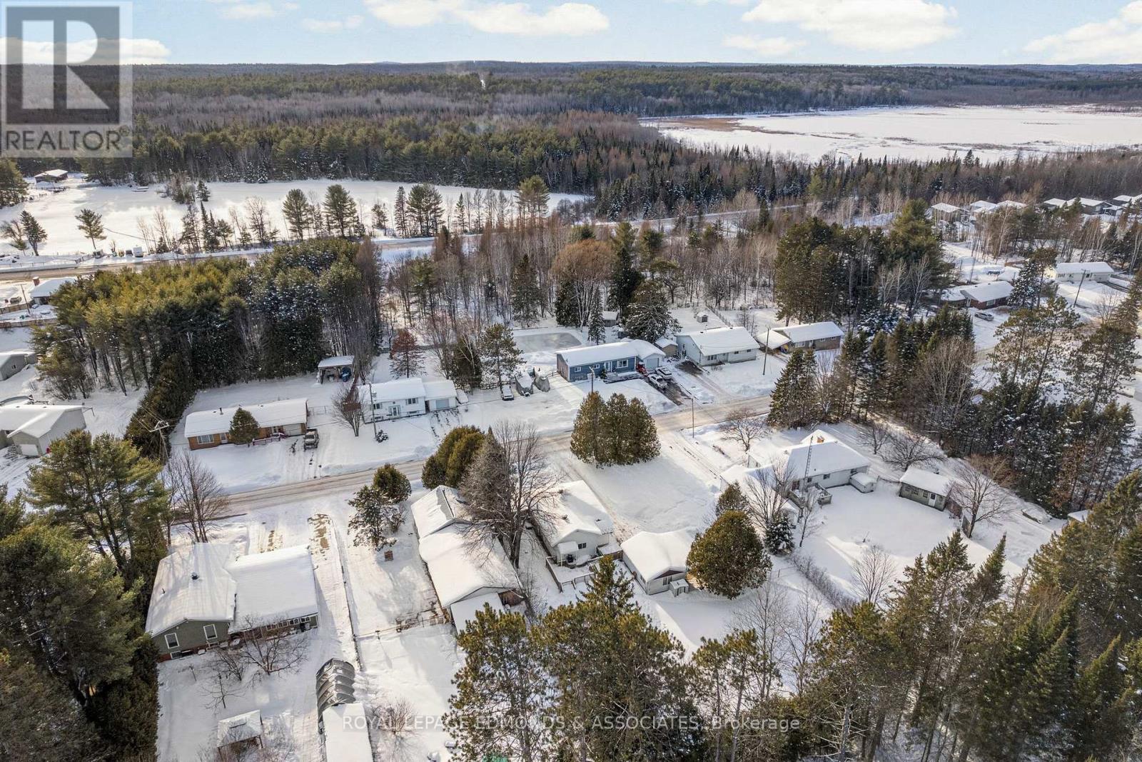 24 Ottawa Street, Laurentian Hills, Ontario  K0J 1J0 - Photo 39 - X12763304