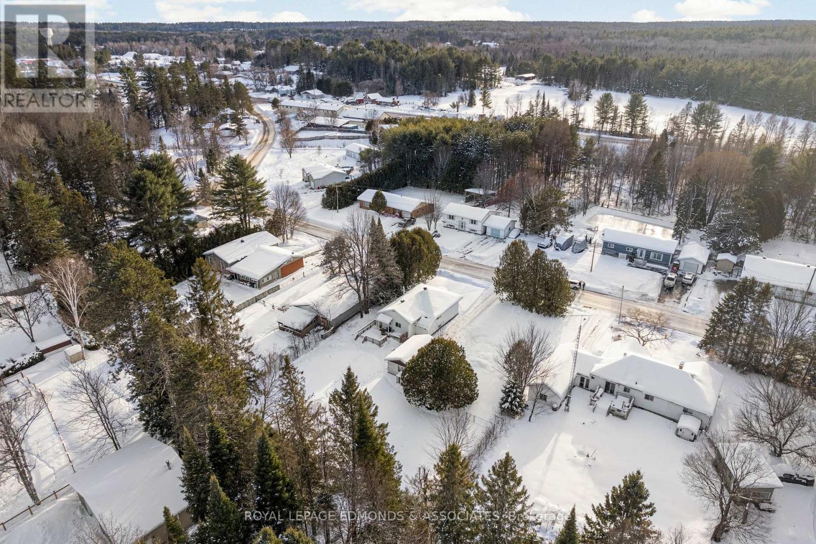 24 Ottawa Street, Laurentian Hills, Ontario  K0J 1J0 - Photo 41 - X12763304