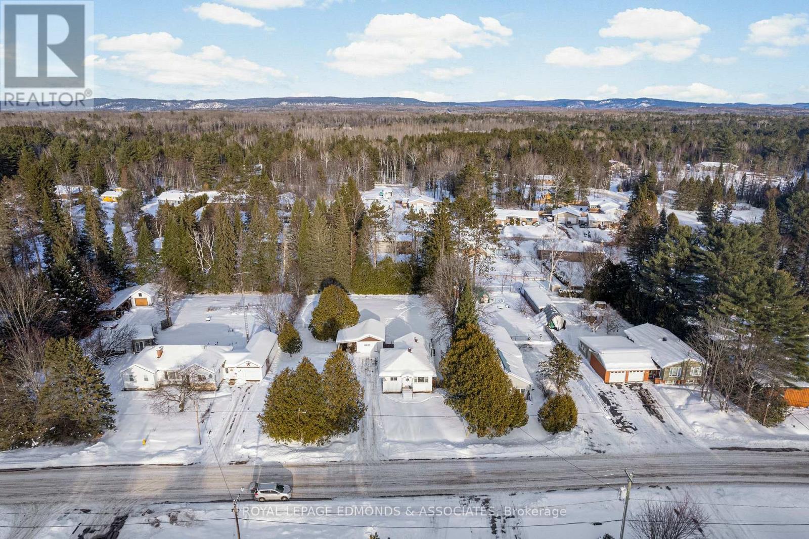 24 Ottawa Street, Laurentian Hills, Ontario  K0J 1J0 - Photo 6 - X12763304