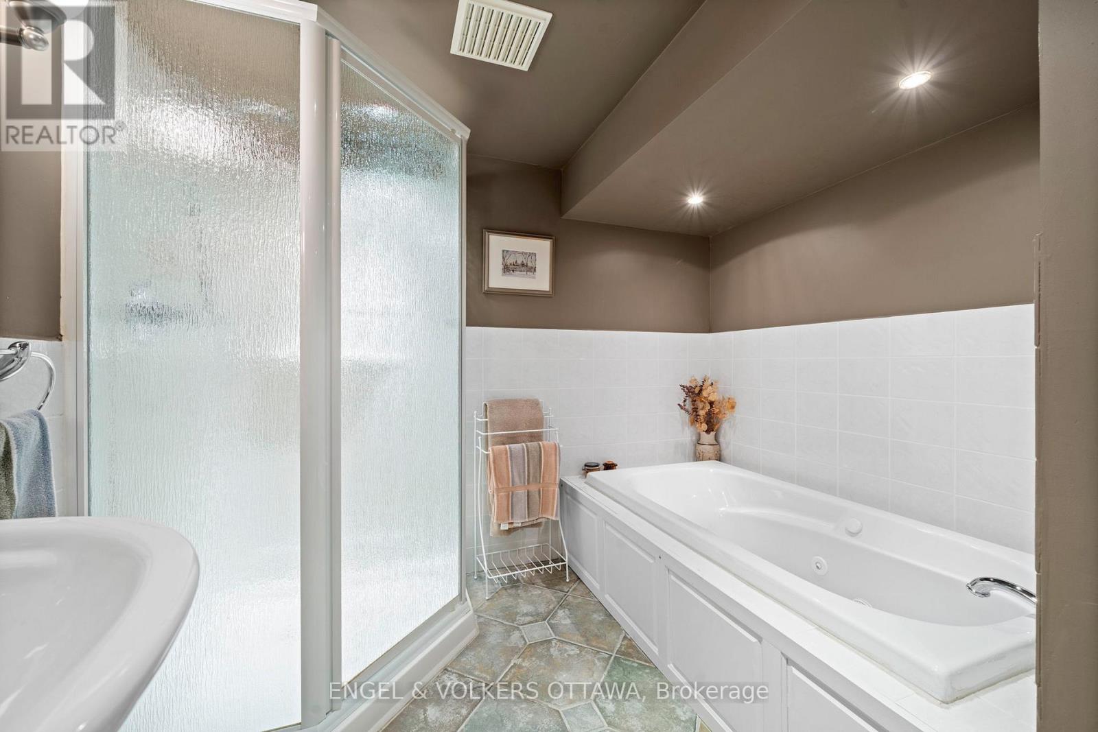 1336 Cahill Drive, Ottawa, Ontario  K1V 7K4 - Photo 38 - X12763322