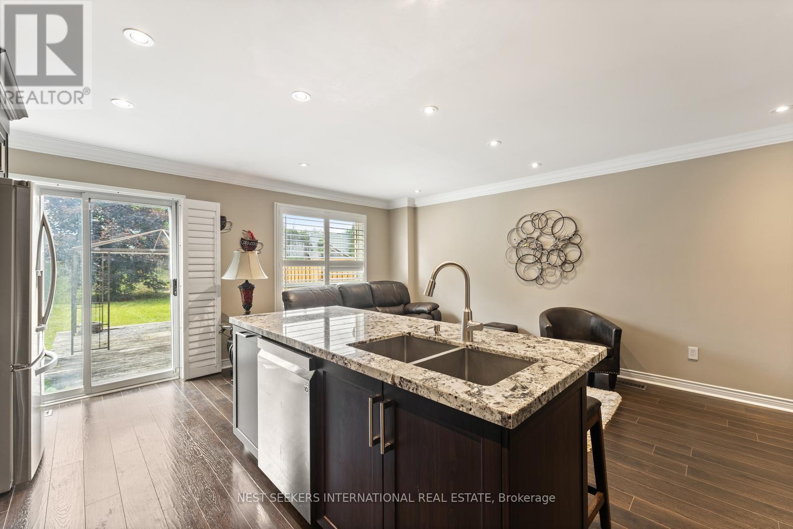 46 Waterbury Street, Caledon, Ontario  L7E 1X4 - Photo 6 - W12634546