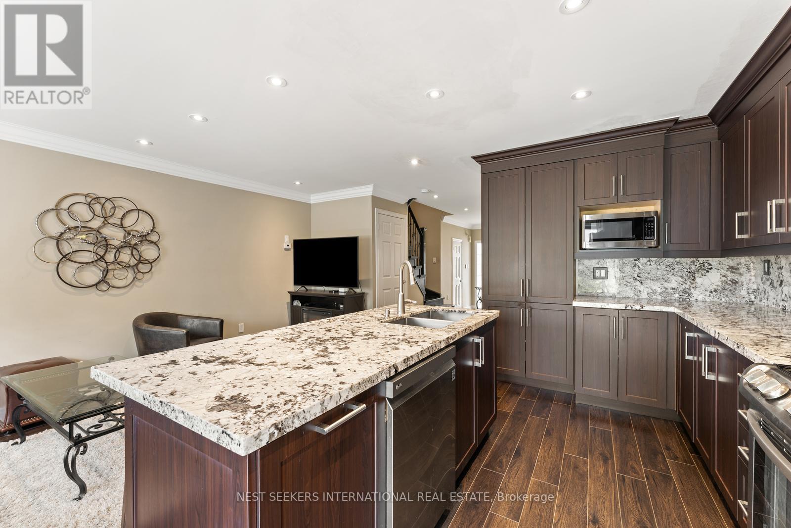 46 Waterbury Street, Caledon, Ontario  L7E 1X4 - Photo 8 - W12634546