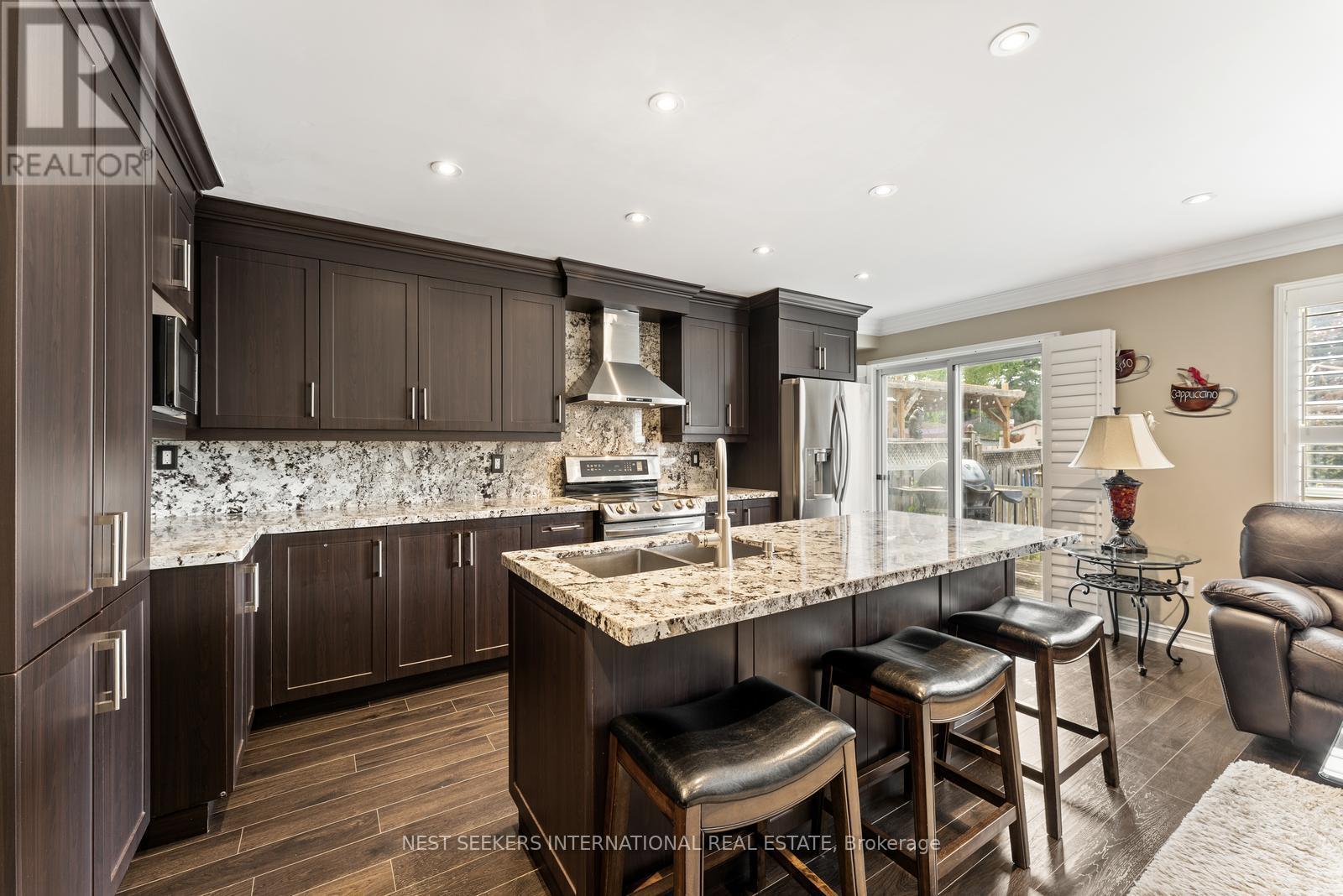 46 Waterbury Street, Caledon, Ontario  L7E 1X4 - Photo 9 - W12634546