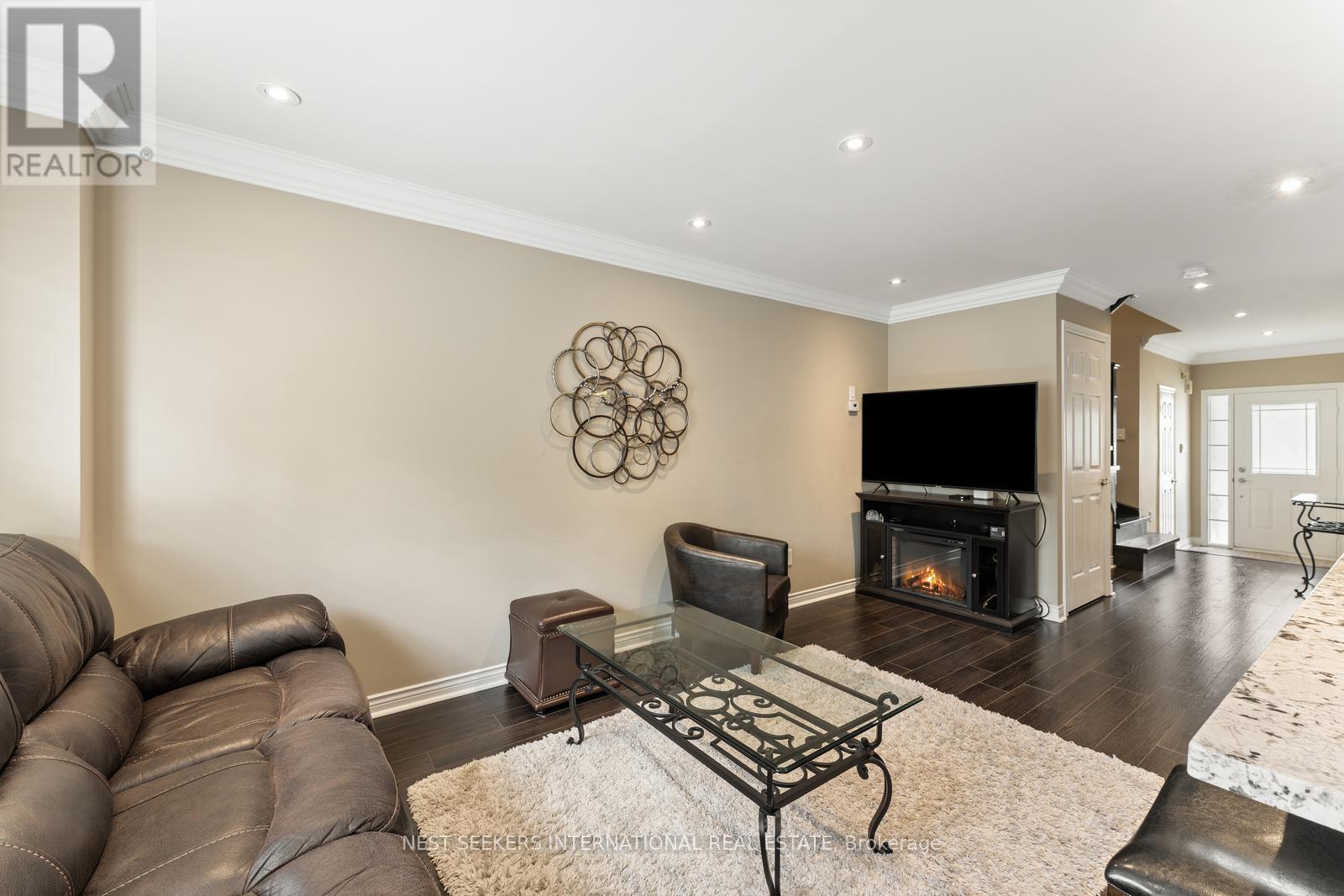 46 Waterbury Street, Caledon, Ontario  L7E 1X4 - Photo 5 - W12634546