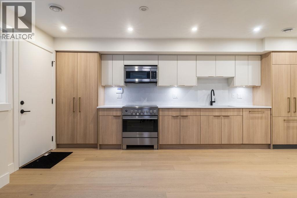 1 1933 Templeton Drive, Vancouver, British Columbia  V5N 4V9 - Photo 2 - R3087064