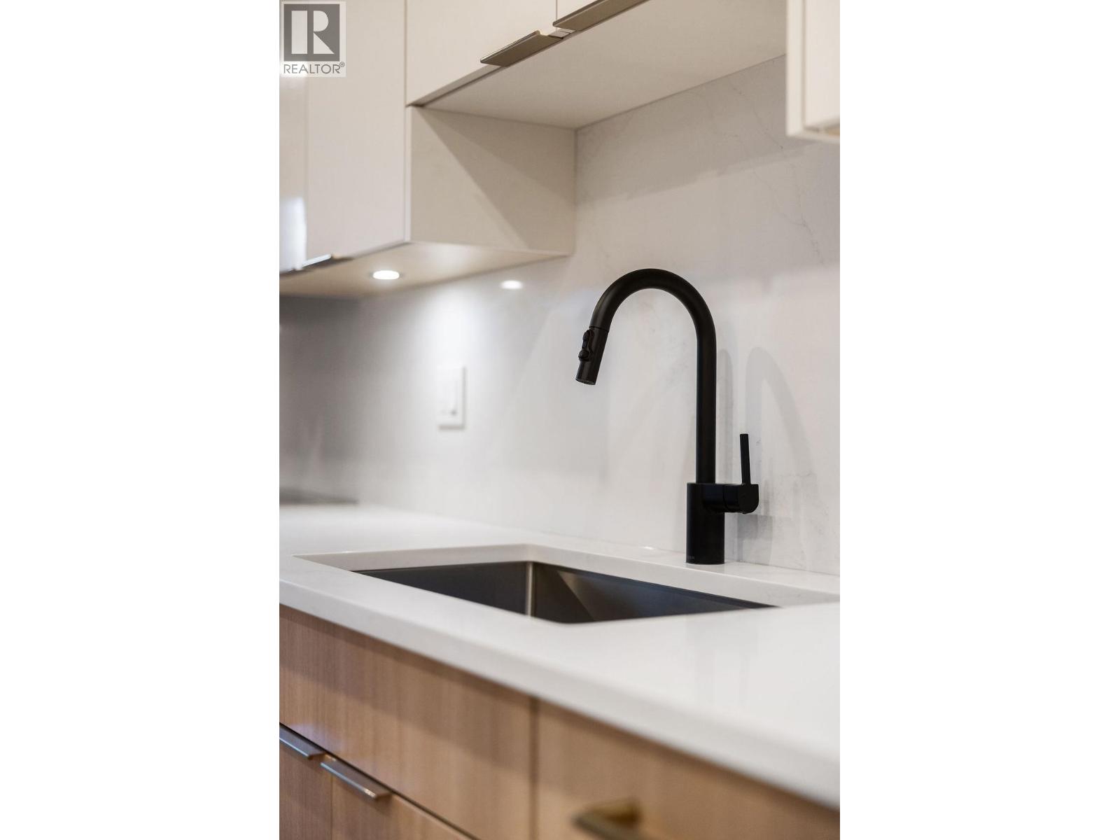 1 1933 Templeton Drive, Vancouver, British Columbia  V5N 4V9 - Photo 8 - R3087064