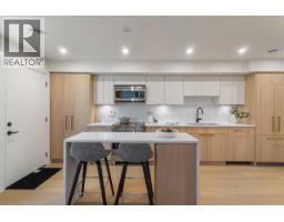 1 1937 TEMPLETON DRIVE, Vancouver, British Columbia