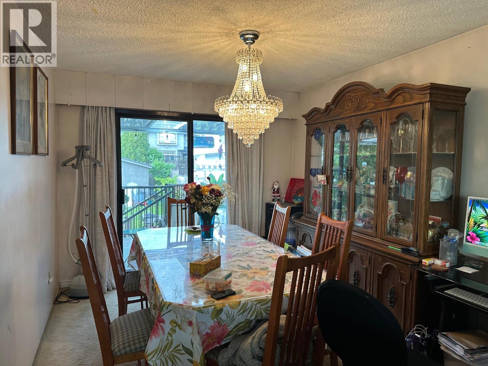 332 W 14th Street, North Vancouver, British Columbia  V7M 1P6 - Photo 3 - R3087096