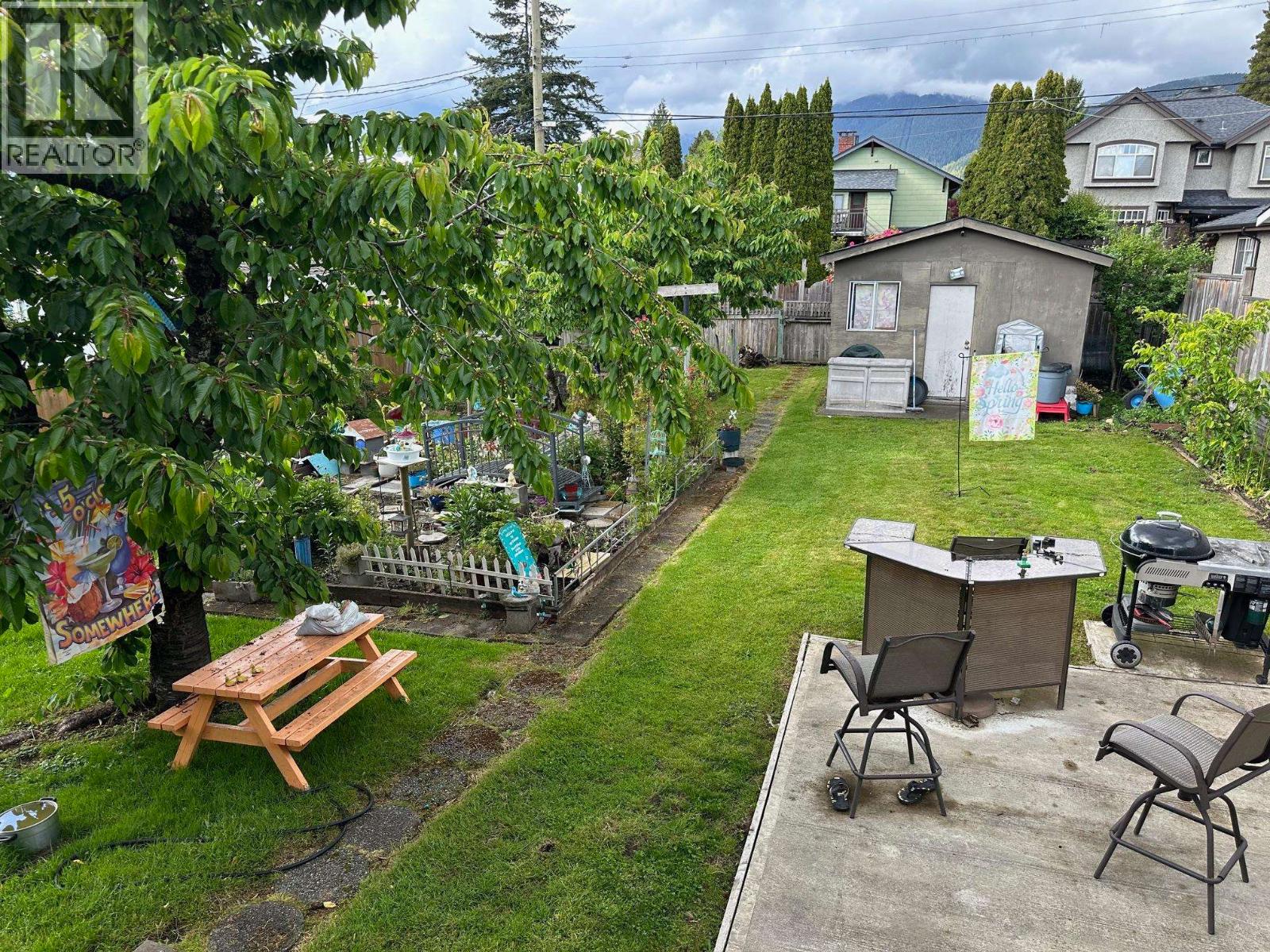 332 W 14th Street, North Vancouver, British Columbia  V7M 1P6 - Photo 5 - R3087096