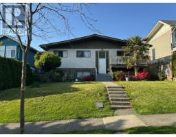 332 W 14TH STREET, North Vancouver, British Columbia