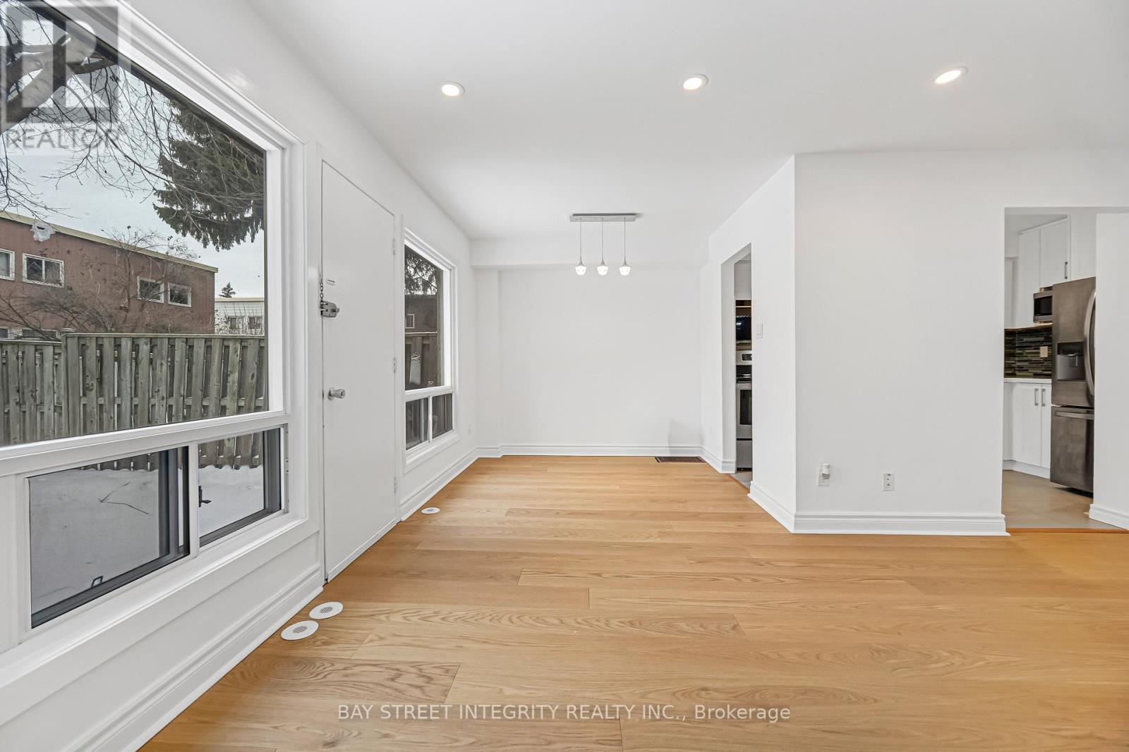 70 Elsa Vine Way, Toronto, Ontario  M2J 4H9 - Photo 10 - C12763348