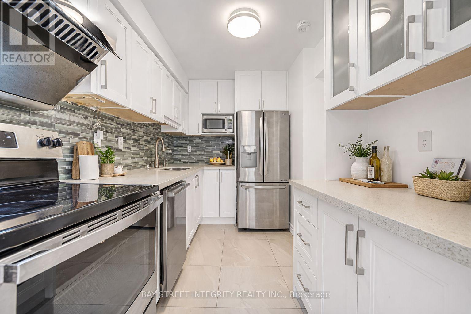 70 Elsa Vine Way, Toronto, Ontario  M2J 4H9 - Photo 18 - C12763348