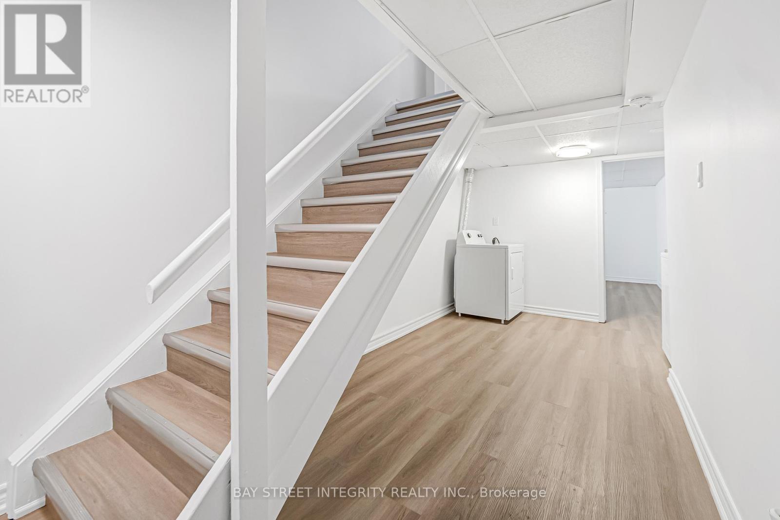 70 Elsa Vine Way, Toronto, Ontario  M2J 4H9 - Photo 37 - C12763348