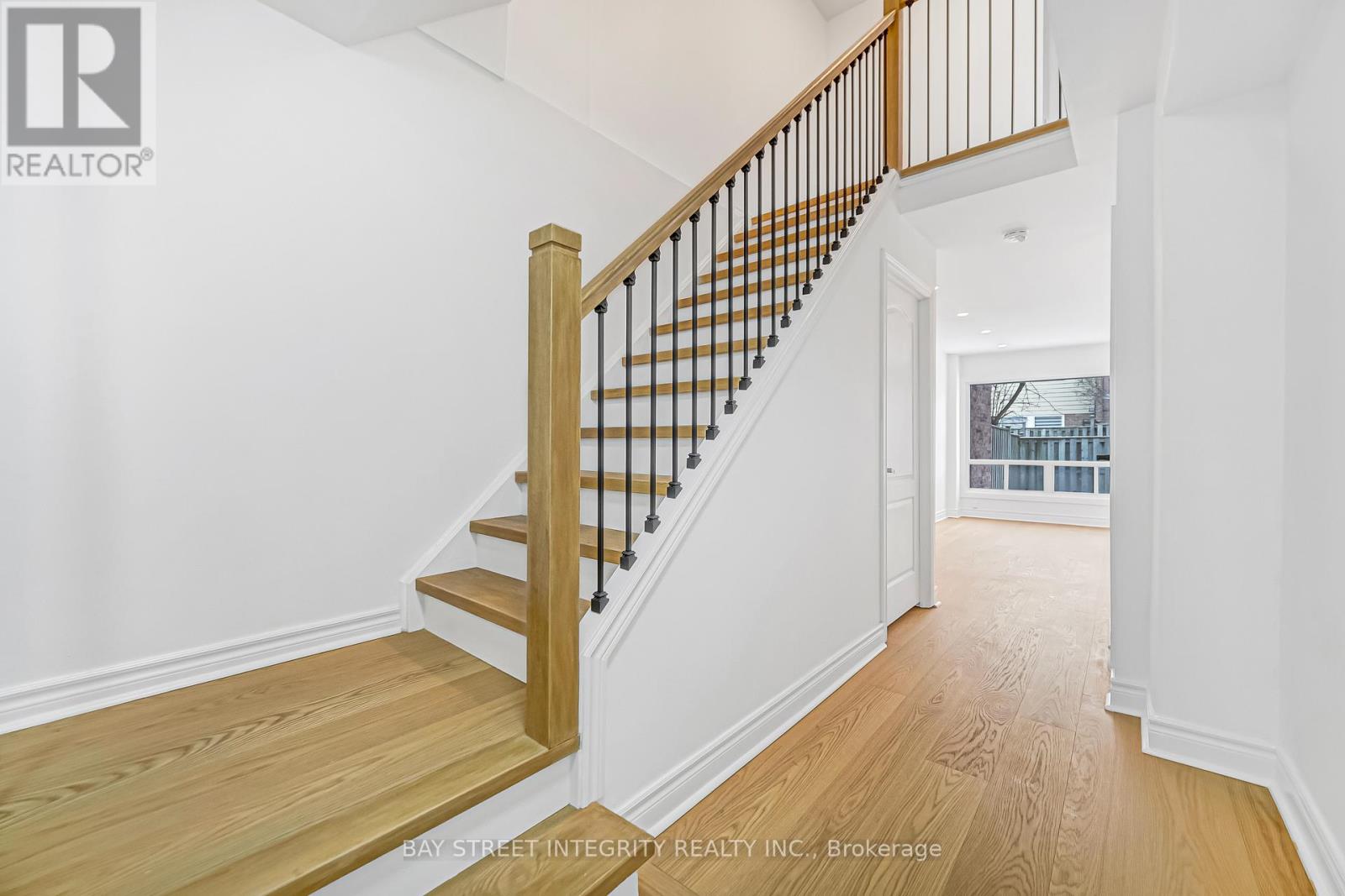 70 Elsa Vine Way, Toronto, Ontario  M2J 4H9 - Photo 4 - C12763348