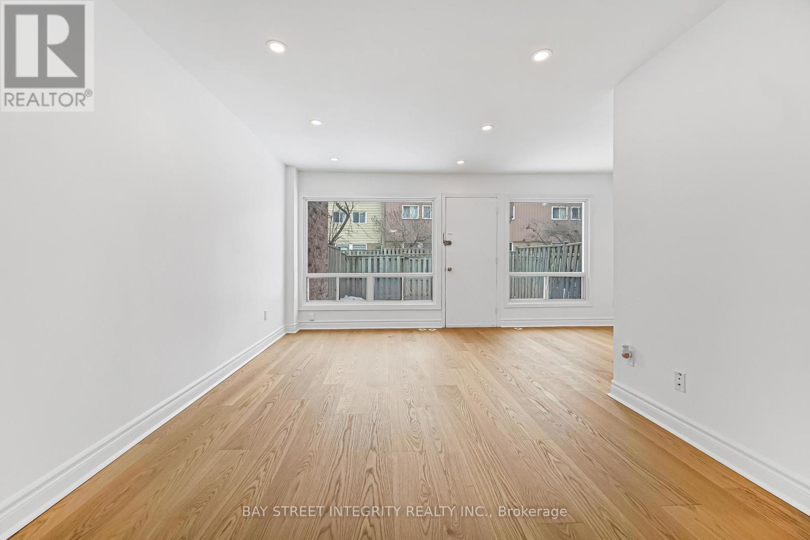 70 Elsa Vine Way, Toronto, Ontario  M2J 4H9 - Photo 6 - C12763348