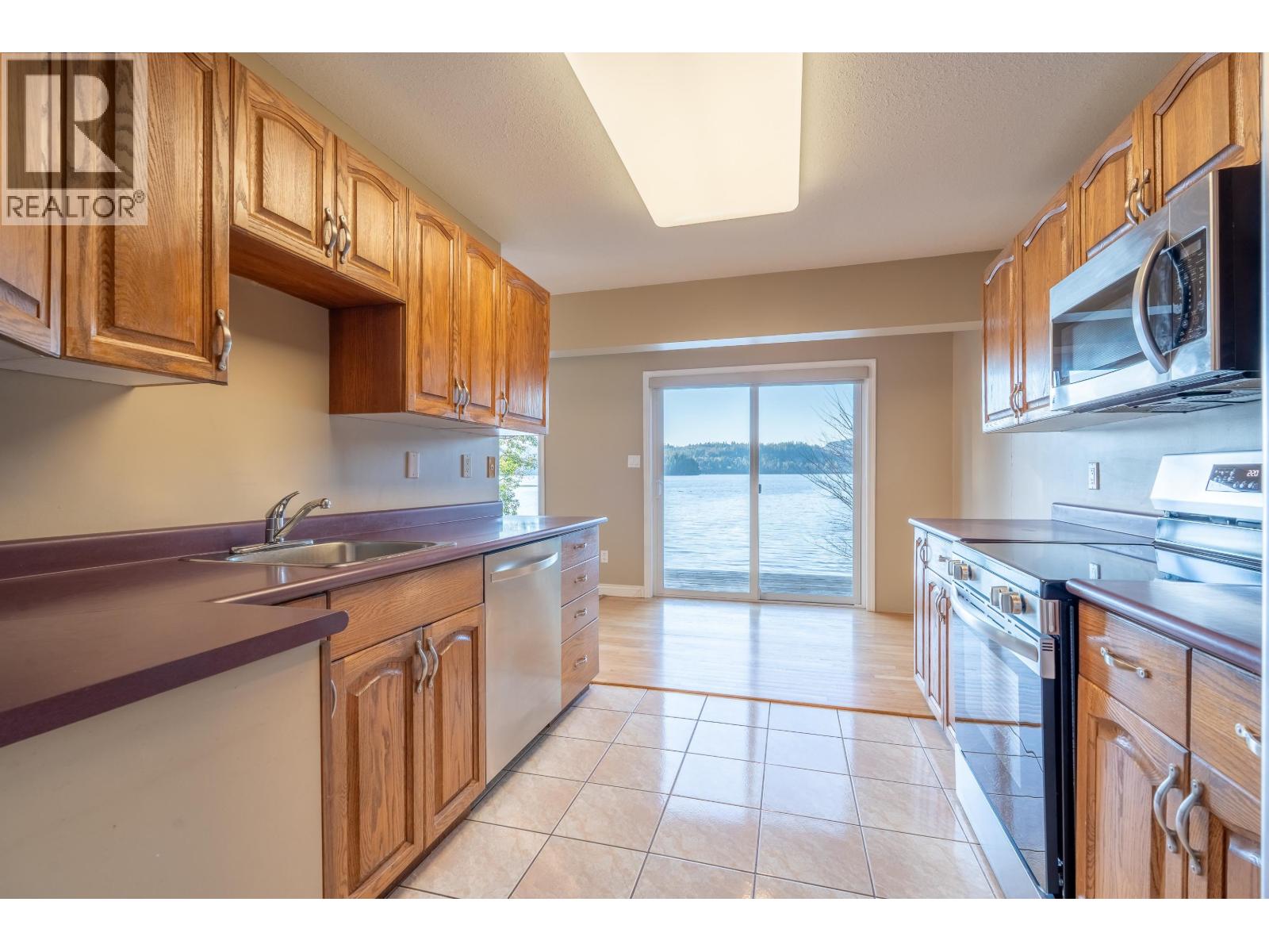 6343 Marmot Road, Sechelt, British Columbia V7Z 0L2 - Photo 10 - R3081957