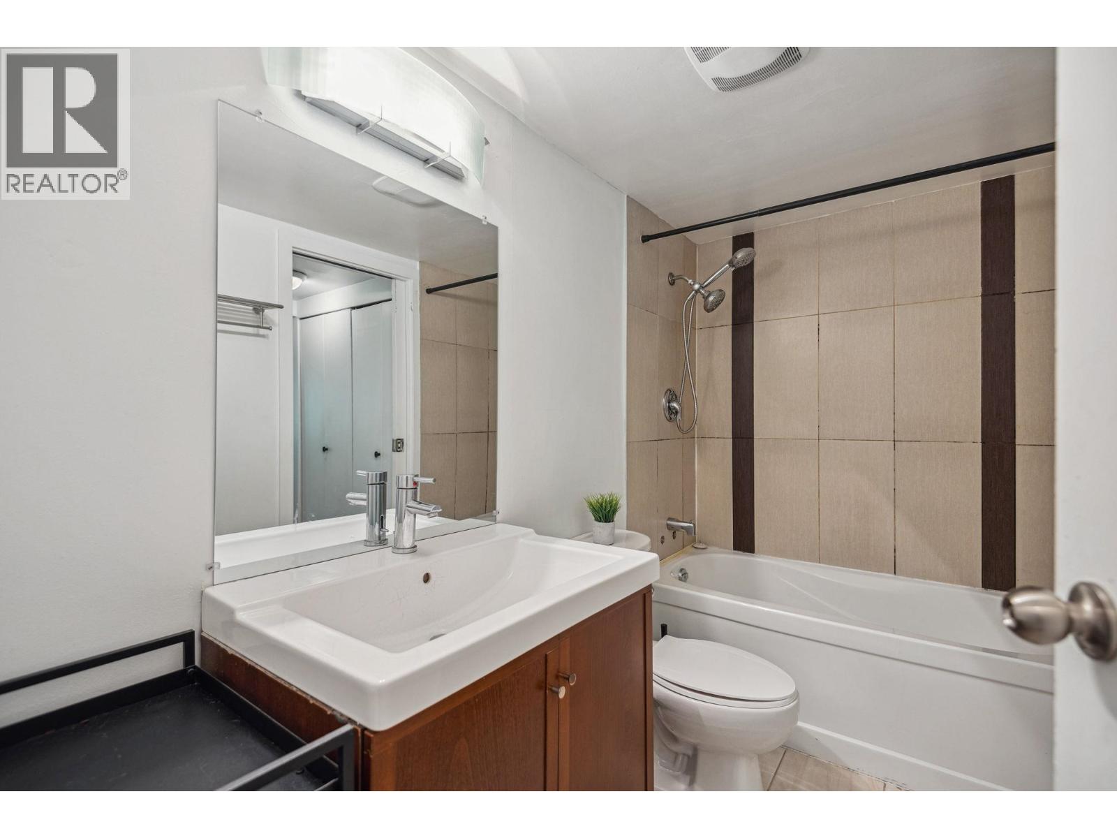 Listing Picture 11 of 26 : 101 9857 MANCHESTER DRIVE, Burnaby / 本拿比 - 魯藝地產 Yvonne Lu Group - MLS Medallion Club Member