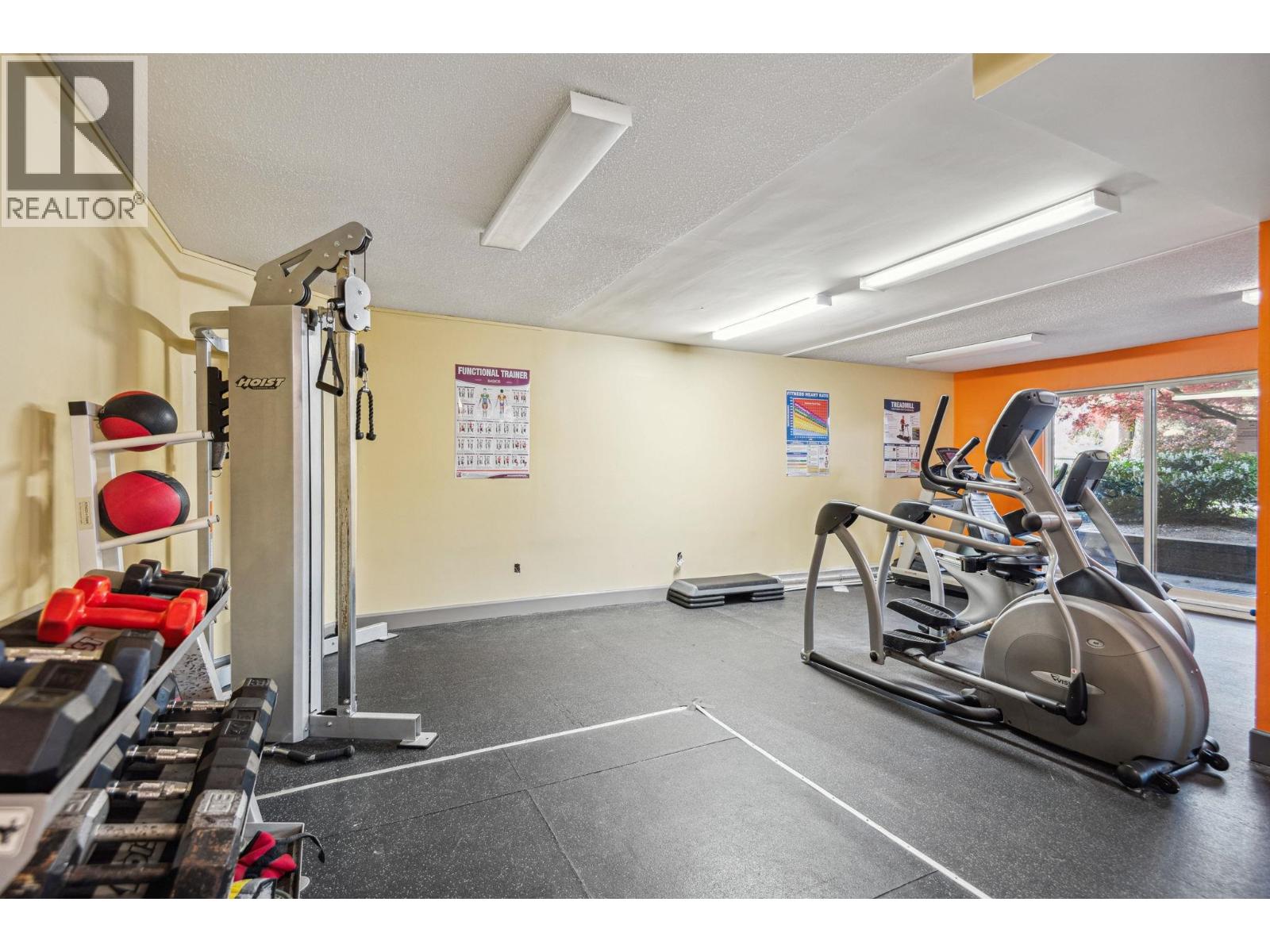 Listing Picture 17 of 26 : 101 9857 MANCHESTER DRIVE, Burnaby / 本拿比 - 魯藝地產 Yvonne Lu Group - MLS Medallion Club Member