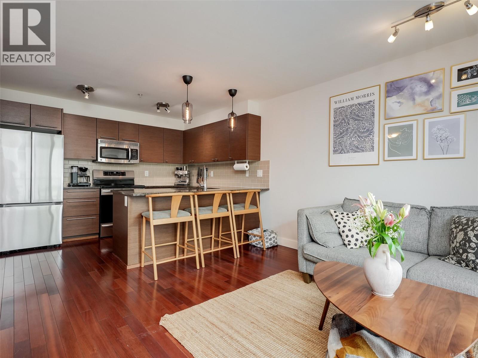 304 1315 Esquimalt Rd, Esquimalt, British Columbia  V9A 3P5 - Photo 2 - 1025257