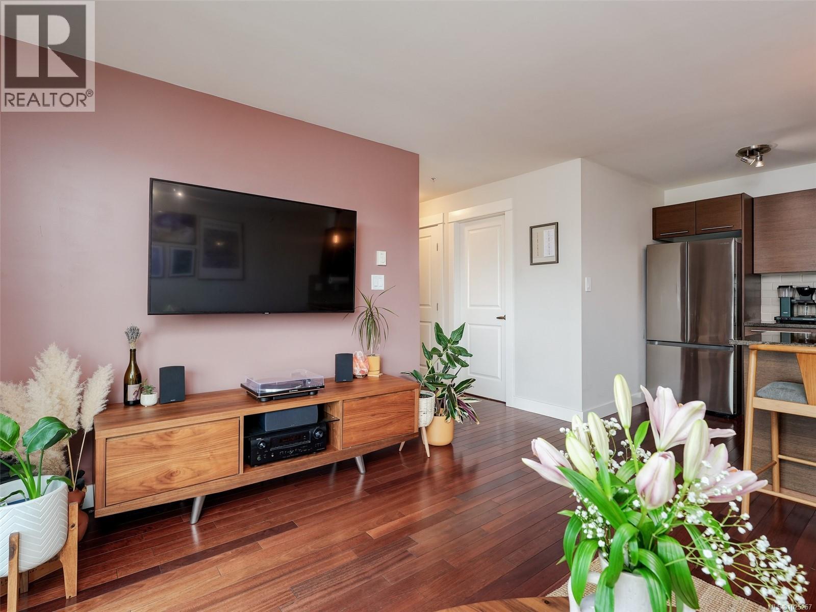 304 1315 Esquimalt Rd, Esquimalt, British Columbia  V9A 3P5 - Photo 3 - 1025257