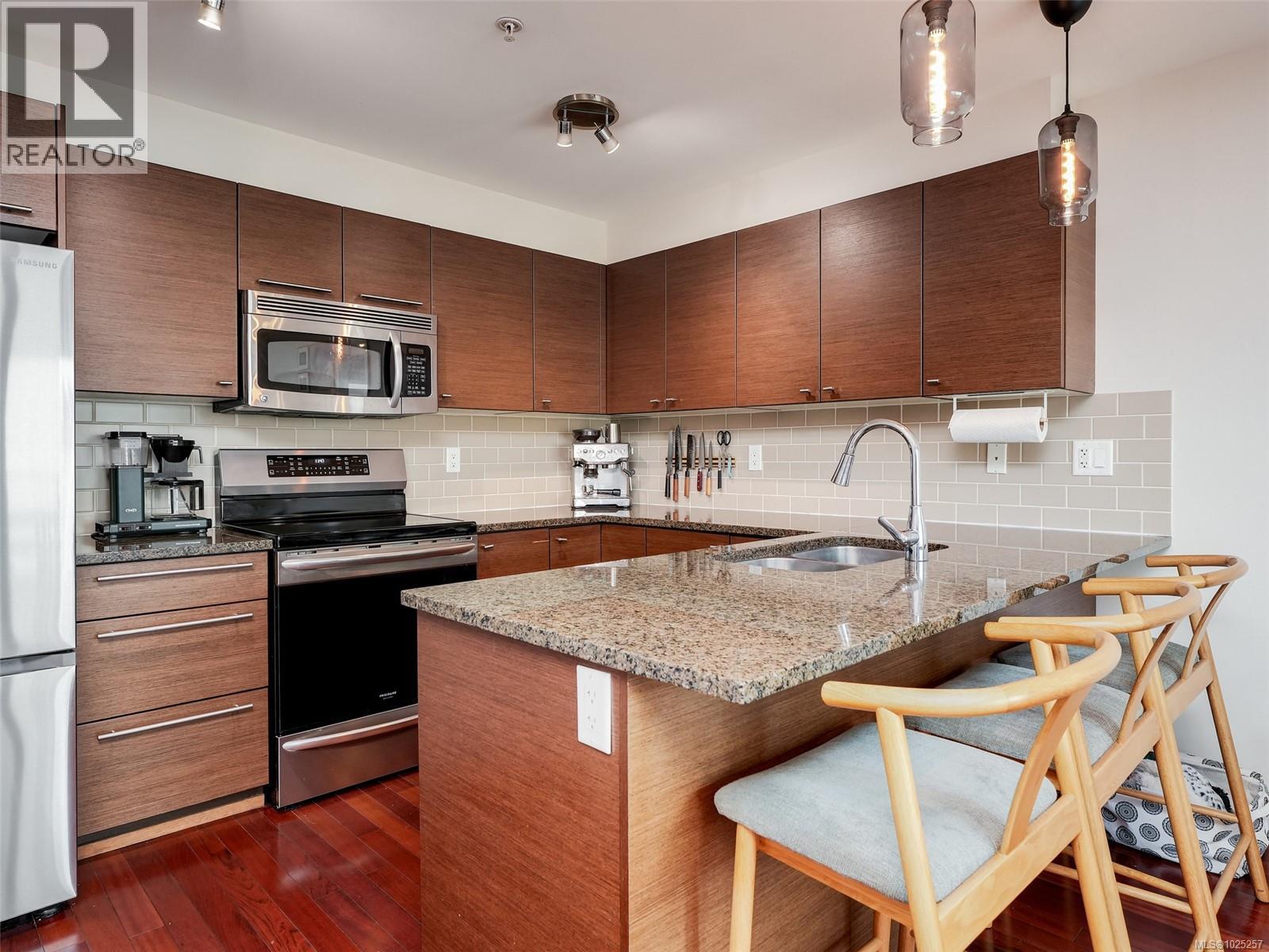 304 1315 Esquimalt Rd, Esquimalt, British Columbia  V9A 3P5 - Photo 5 - 1025257