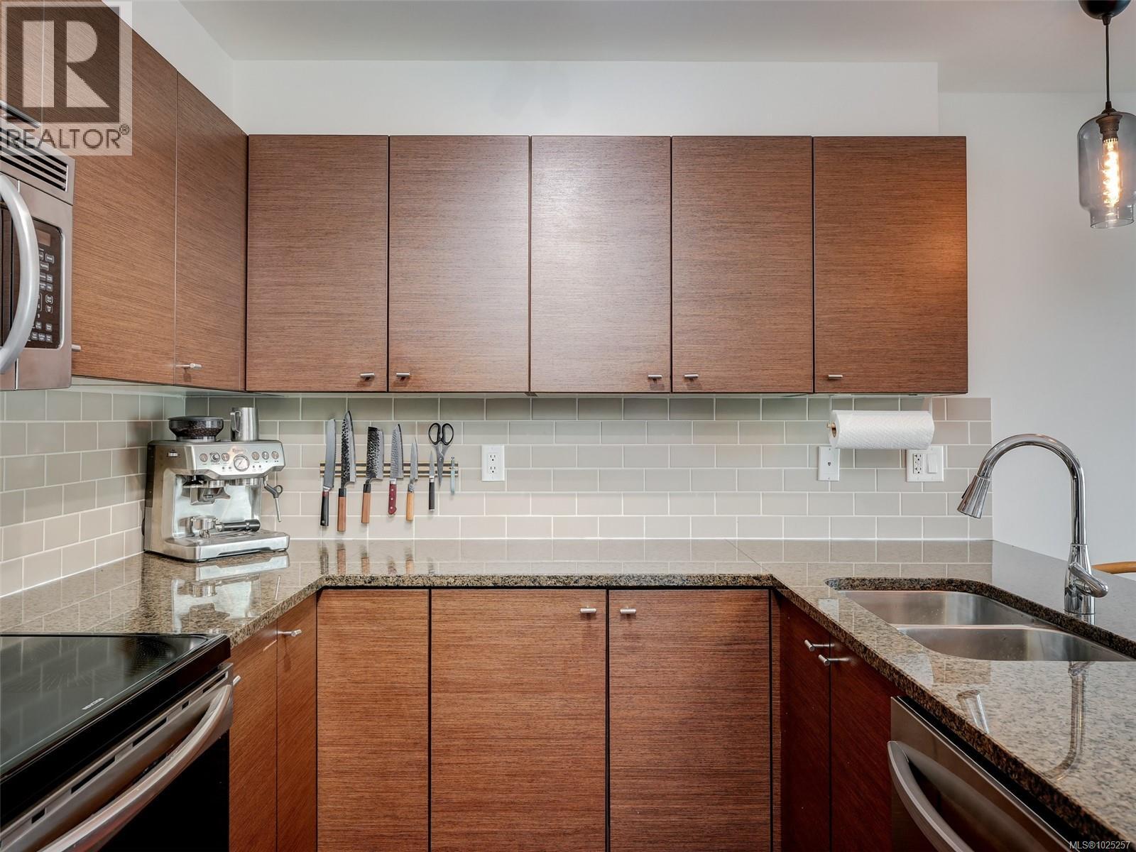 304 1315 Esquimalt Rd, Esquimalt, British Columbia  V9A 3P5 - Photo 6 - 1025257