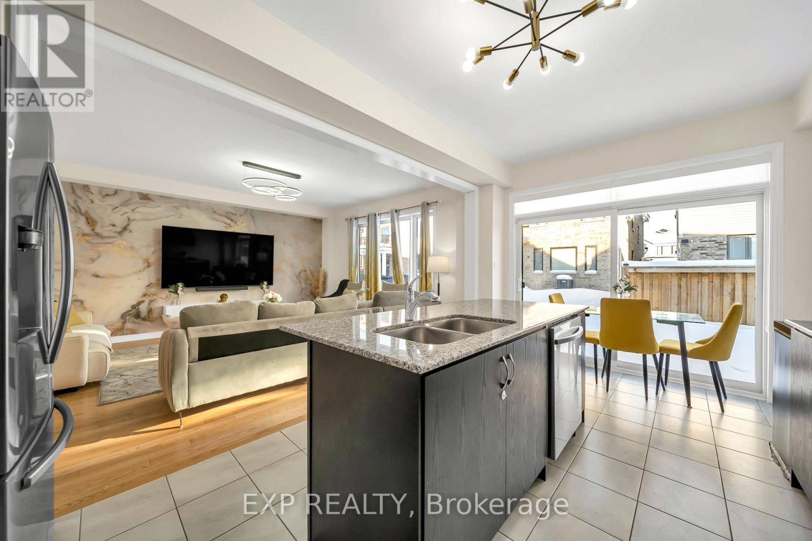 108 Durham Avenue, Barrie, Ontario  L9J 0L8 - Photo 15 - S12763386