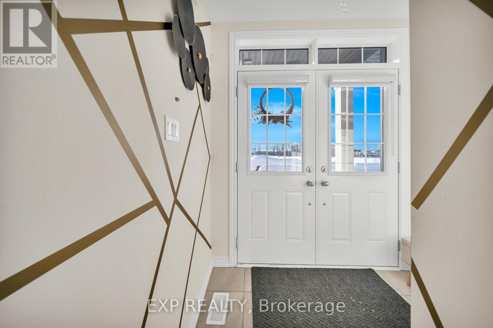 108 Durham Avenue, Barrie, Ontario  L9J 0L8 - Photo 4 - S12763386