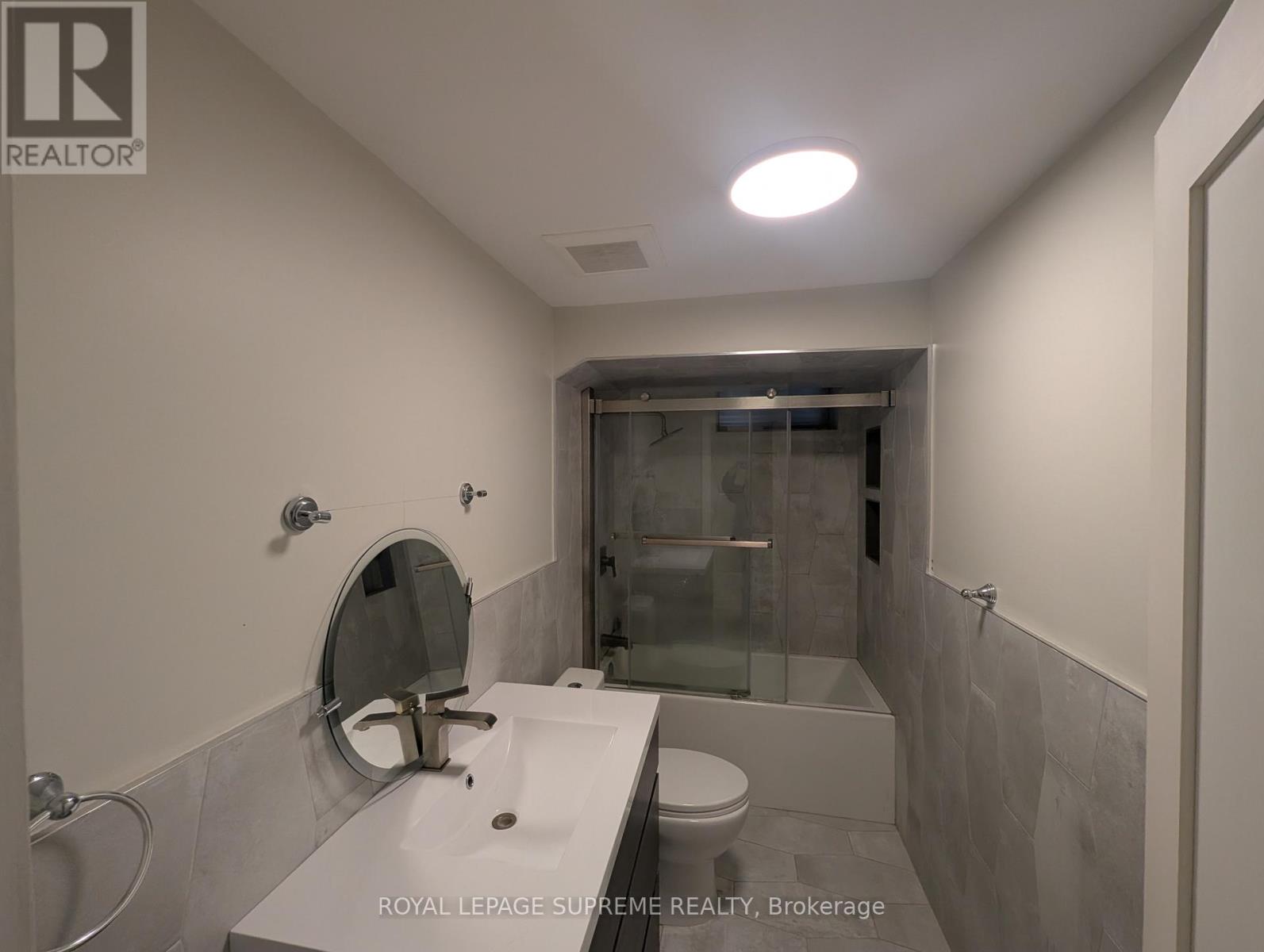Lower - 2132 Dundas Street, Toronto, Ontario  M6R 1X2 - Photo 11 - W12763310