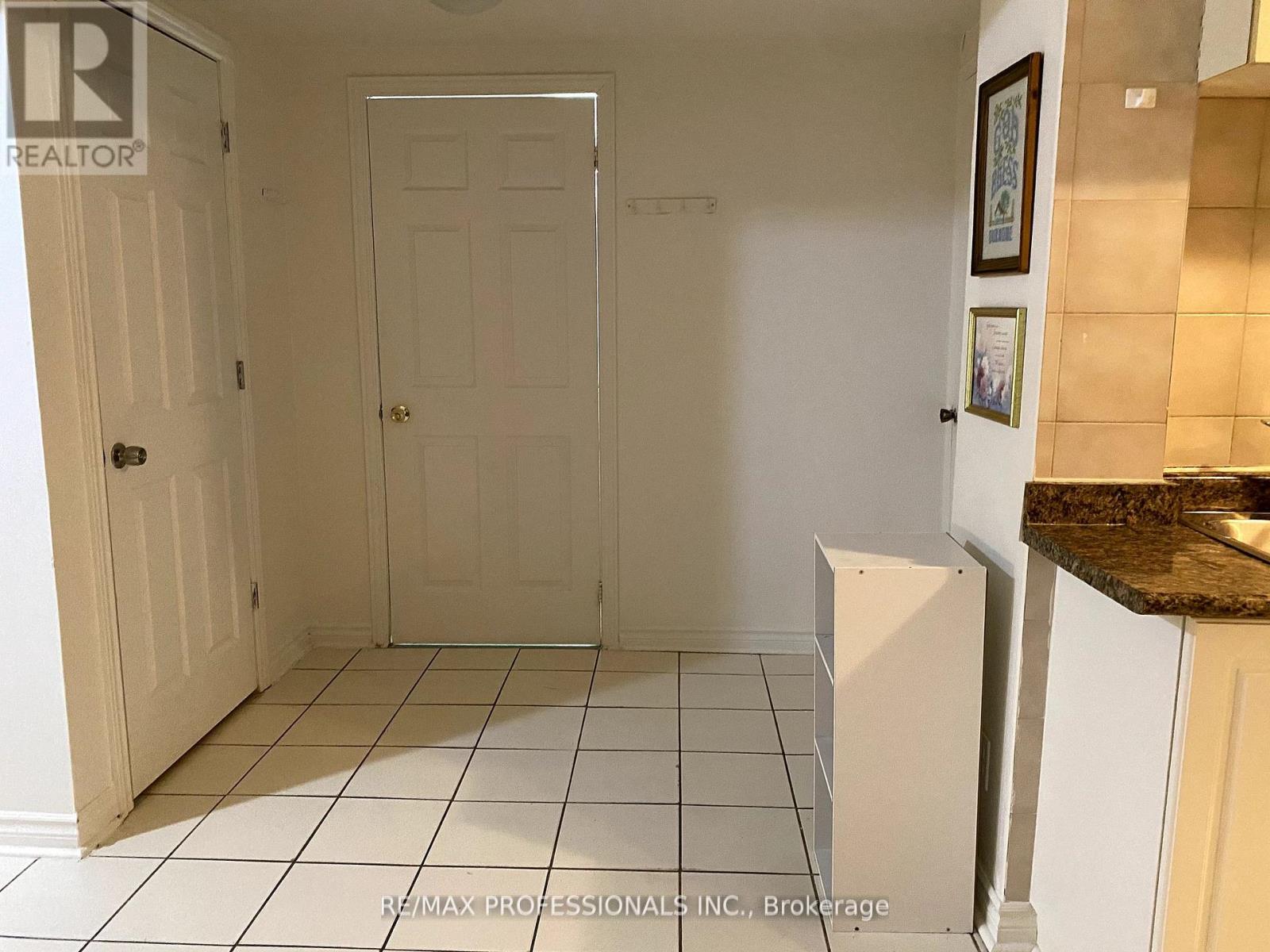 B - 5214 Springbok Crescent, Mississauga, Ontario  L4Z 3J7 - Photo 4 - W12763316