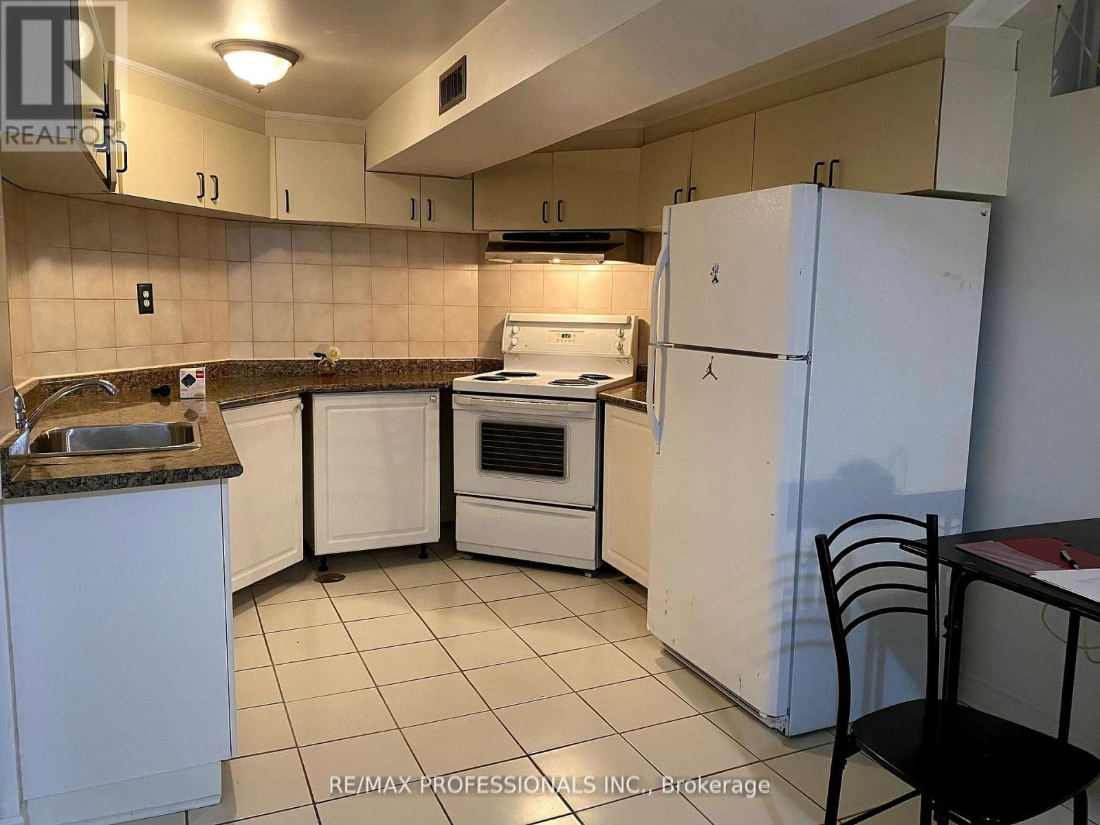 B - 5214 Springbok Crescent, Mississauga, Ontario  L4Z 3J7 - Photo 7 - W12763316