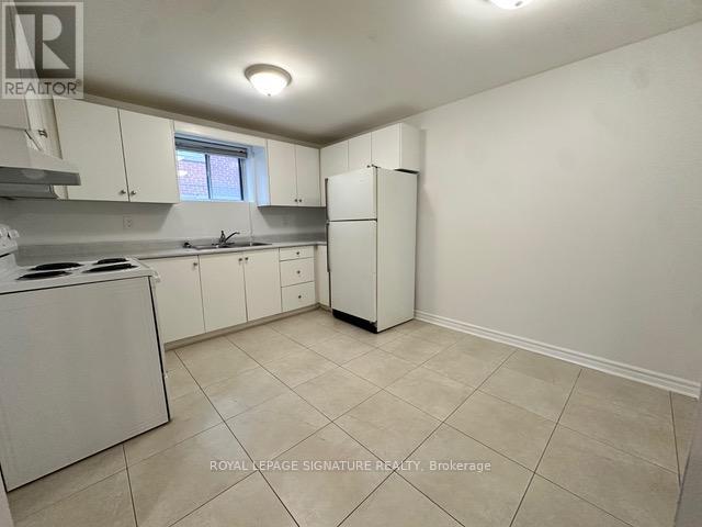 4 - 31 Marina Avenue, Toronto, Ontario  M8W 1K4 - Photo 7 - W12763354