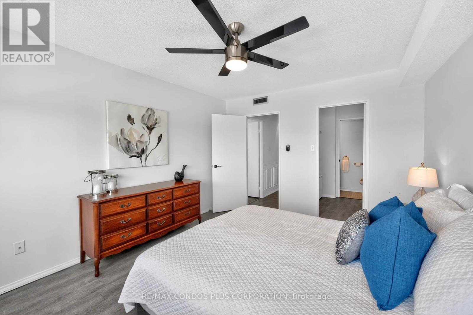 508 - 1359 White Oaks Boulevard S, Oakville, Ontario  L6H 0H3 - Photo 9 - W12763392